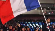 Le porte-drapeau de la délégation française aux JO d'hiver, c'est évidemment lui.
