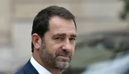 Christophe Castaner s'est défendu de tout "rappel à l'ordre" tout en désavouant les élus macronsites de Corse qui ont voté la résolution des nationalistes.