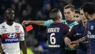 L'expulsion de Daniel Alves à l'heure de jeu a provoqué la colère des Parisiens.