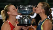 Kristina Mladenovic (à gauche) et Timea Babos (à droite), Open d'Australie 2018, double crédit : GREG WOOD / AFP - 1280