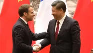 En visite officielle en Chine, le ton d'Emmanuel Macron s'est fait feutré.