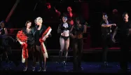 Les actrices et chanteuses Mel B et Amra-Faye Wright dans la comédie musicale "Chicago" de Broadway, à l'Ambassador Theatre, le 3 janvier 2017 à New York.