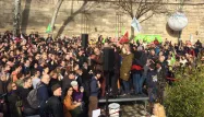 Des centaines de Parisiens rassemblés sur les berges pour qu'elles restent piétonnes