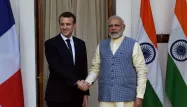 Emmanuel Macron est arrivé vendredi en Inde, où il a été accueilli par le Premier ministre Narendra Modi.
