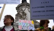 Ils étaient plusieurs centaines à manifester à Paris pour les droits des femmes jeudi.