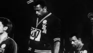 De gauche à droite : Peter Norman, Tommie Smith et John Carlos