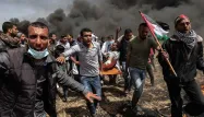 De violents heurts opposent des manifestants palestiniens aux forces israéliennes.