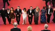 Gilles Lellouche avec le casting du "Grand bain", dimanche à Cannes.