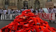 Les militants dénoncent le projet de loi asile-immigration.
