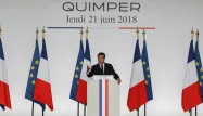 "Je le dis à tous les donneurs de leçons. Allez m'expliquer qu'il faut accueillir tout le monde", a déclaré Macron.