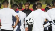Hervé Renard avec ses joueurs (1280x640) FADEL SENNA / AFP