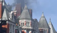 La cause de l'incendie n'est pour le moment pas connue, ont dit les pompiers. L'hôtel compte 198 chambres et suites.