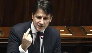 Le gouvernement de Giuseppe Conte prend officiellement ses fonctions après des votes favorables des parlementaires.