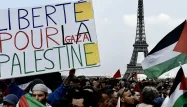 "Israël assassin, Macron complice", "Halte au massacre du peuple palestinien", scandaient notamment les manifestants;
