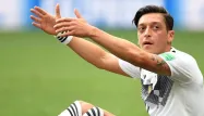 Ozil a quitté la sélection dénonçant le racisme, y compris au sein de la fédération de football.