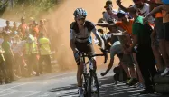 Plusieurs fumigènes ont été allumés le long de la route du Tour de France.