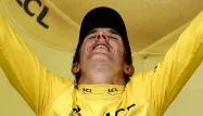 Geraint Thomas laisse éclater sa joie lors de la cérémonie protocolaire de la 20ème étape.