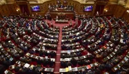 303 sénateurs ont voté contre l'amendement déposé par le gouvernement, et autorisant les partenaires sociaux à négocier une nouvelle convention d'assurance chômage.