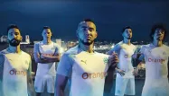 Le nouveau maillot de l'OM a été (trop ?) mis en avant par la boutique Intersport de la rue de Rivoli, à Paris.