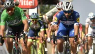 Le Colombien Fernando Gaviria (à droite) s'est adjugé la quatrième étape du Tour de France.