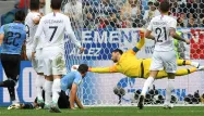 Hugo Lloris a réalisé une superbe parade pour éviter l'égalisation uruguayenne.