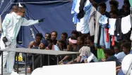 150 migrants se trouvent à bord.