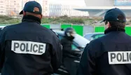En riposte aux coups de couteaux, deux des policiers ont ouvert le feu, touchant leur agresseur. (Photo d'illustration)