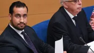 Alexandre Benalla affirme n'avoir jamais porté d'arme en dehors du QG pendant la campagne.