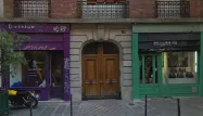 L'immeuble est situé 18, rue Chapon à Paris.