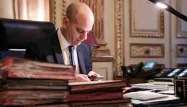 En annonçant la suppression de 1.800 postes dans l'Education nationale, Jean-Michel Blanquer a fâché les syndicats.