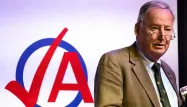 Alexander Gauland, qui co-dirige aussi le groupe parlementaire Alternative pour l'Allemagne (AfD), a réfuté les accusations des deux historiens.