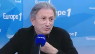 Michel Drucker : Charles Aznavour "voulait mourir sur scène, c'est presque ce qui est arrivé"