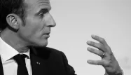 "Gilets jaunes" : pour Emmanuel Macron, "plier serait catastrophique" mais "bouger est devenu nécessaire"