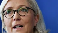 Le chef de l'État "a eu tort de créer les conditions d'une polémique et d'une division à ce moment-là de commémoration", a estimé mardi Marine Le Pen.