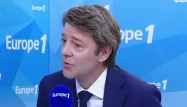 "Une commune, ce n'est pas une succursale de l'État, encore moins une filiale", critique François Baroin