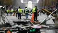 Les heurts de samedi dans la capitale, et notamment sur les Champs-Elysées, ont fait 24 blessés.
