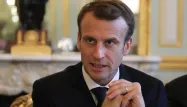 Emmanuel Macron monte lui aussi au front face à la grogne provoquée par la hausse des prix du carburant.