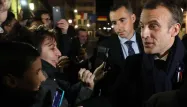 "Je parle aux Français avec mon caractère, avec ma façon de faire", s'est défendu Emmanuel Macron.