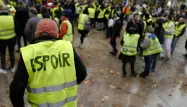 "L’acte 6" des "gilets jaunes" a fortement baissé, de près de moitié par rapport au 15 décembre, selon les chiffres du ministère de l'Intérieur.