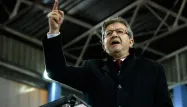 "Des milliers de gens crient 'Macron démission' et ne reconnaissent pas la légitimité du président", estime Jean-Luc Mélenchon.