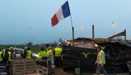 Le feu a pu être éteint assez facilement par les "gilets jaunes" présents (photo d'illustration).