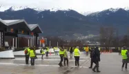 Les "gilets jaunes" ont accueilli les vacanciers dans la bonne humeur.