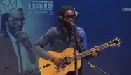 VIDÉO - Tété chante en live "À la faveur de l'automne" sur Europe 1