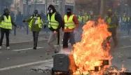 "Gilets jaunes" : face-à-face tendu à Toulouse avec les forces de l'ordre