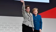 Annegret Kramp-Karrenbauer remplace Angela Merkel à la tête de la CDU.