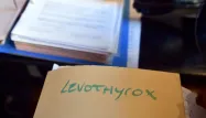 Procès du Levothyrox : "C’est scandaleux ! On nous fait passer pour des fous alors qu’on était malade", s'indignent les plaignants