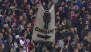 Un supporter lyonnais a déployé une banderole de bien mauvais goût.