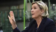 Marine Le Pen plaide pour la sortie de l'euro.