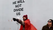 L'acteur Shia LaBeouf a été interpellé jeudi soir, après une altercation sur les lieux de son "happening" anti-Trump à New York, près du Musée de l'image animée, dans le Queens.