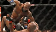 Un arrêté interdit dorénavant les combats dans une cage ainsi que les coups contre un adversaire au sol, caractéristiques du MMA.
